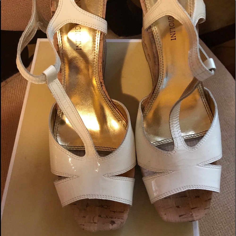 Enzo Angoilini white wedge sandals
